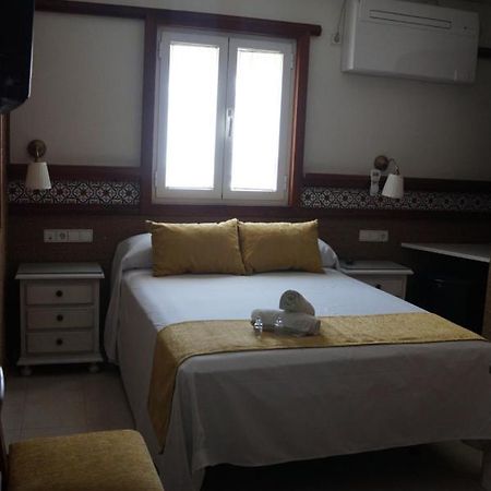 Hostal La Conilena コニル・デ・ラ・フロンテラ エクステリア 写真