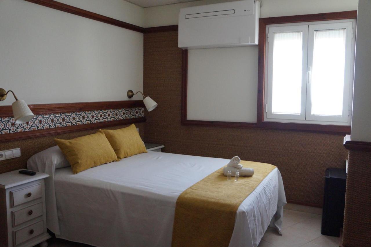 Hostal La Conilena コニル・デ・ラ・フロンテラ エクステリア 写真