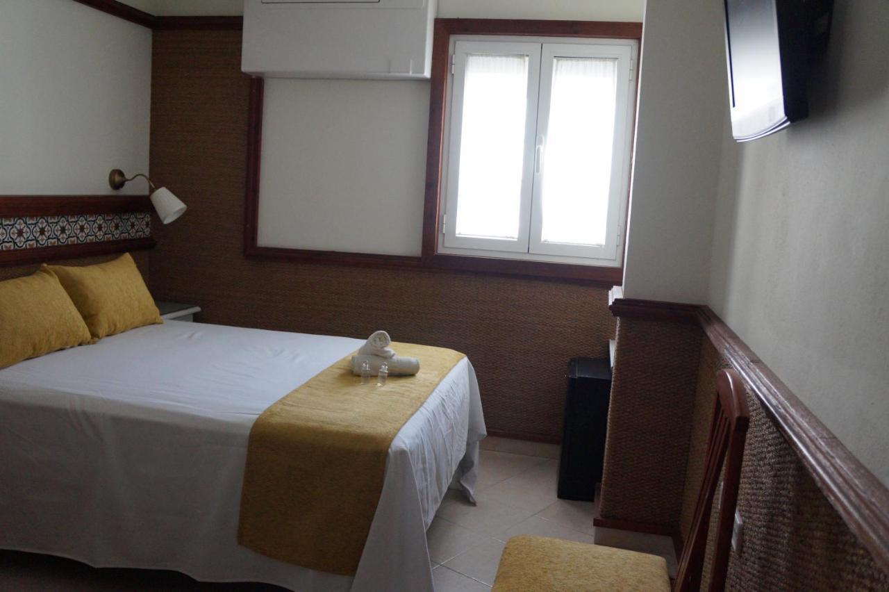 Hostal La Conilena コニル・デ・ラ・フロンテラ エクステリア 写真