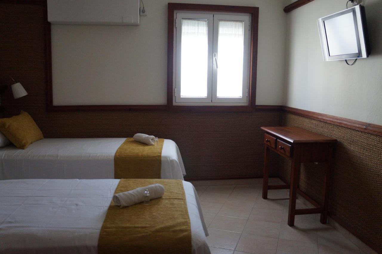 Hostal La Conilena コニル・デ・ラ・フロンテラ エクステリア 写真