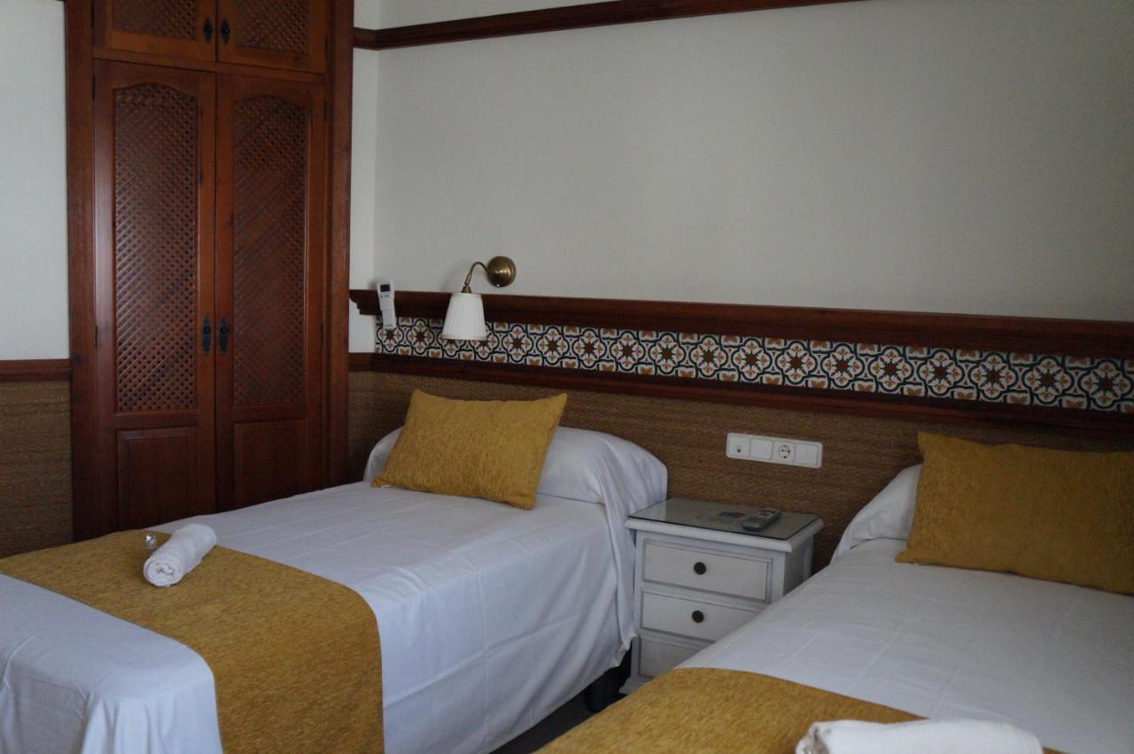 Hostal La Conilena コニル・デ・ラ・フロンテラ エクステリア 写真