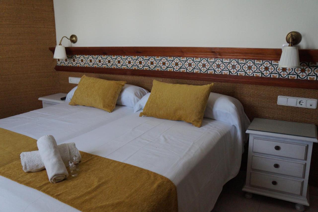 Hostal La Conilena コニル・デ・ラ・フロンテラ エクステリア 写真