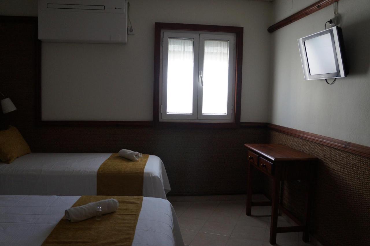 Hostal La Conilena コニル・デ・ラ・フロンテラ エクステリア 写真