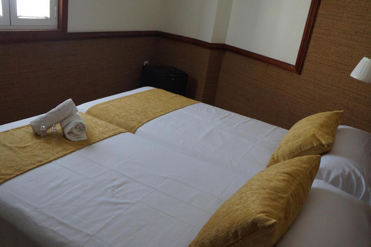 Hostal La Conilena コニル・デ・ラ・フロンテラ エクステリア 写真