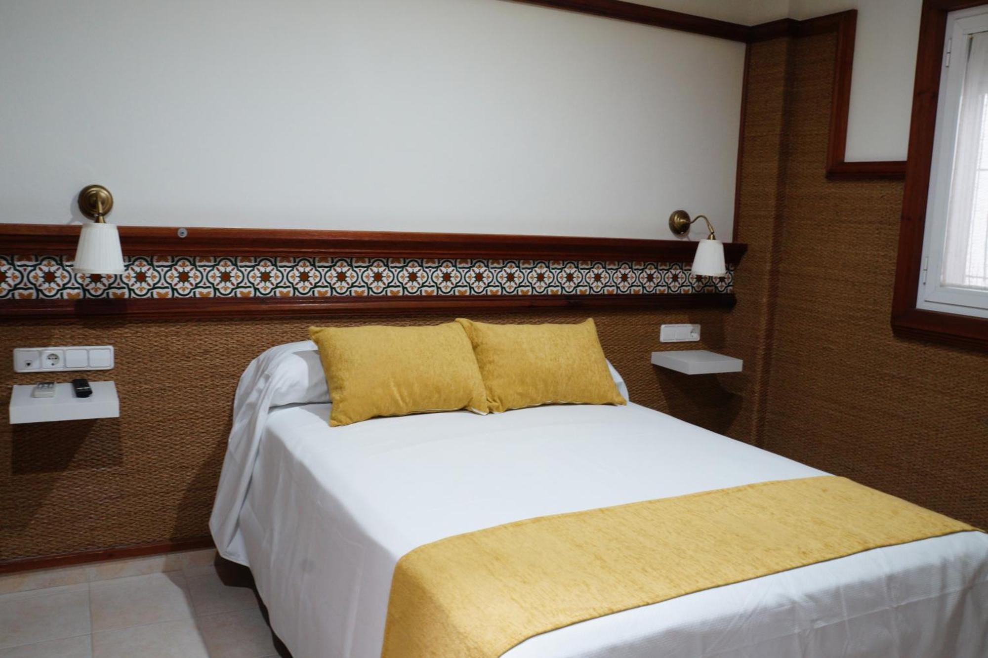 Hostal La Conilena コニル・デ・ラ・フロンテラ エクステリア 写真