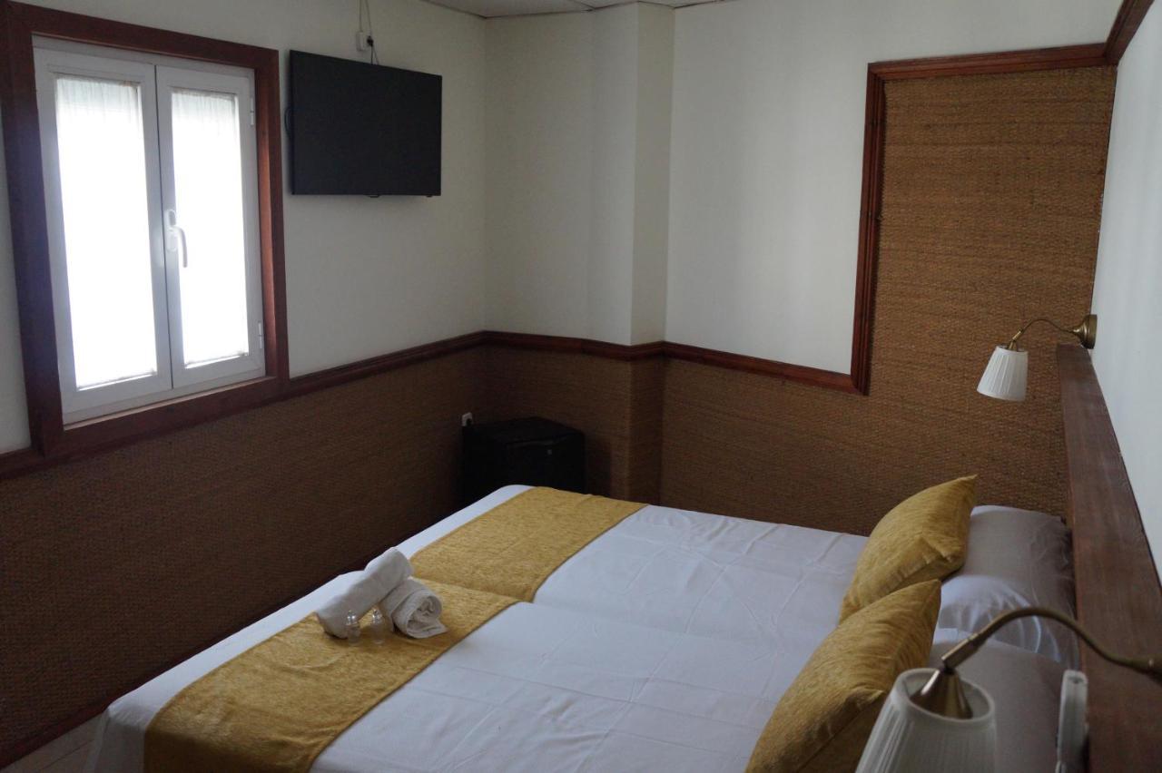Hostal La Conilena コニル・デ・ラ・フロンテラ エクステリア 写真