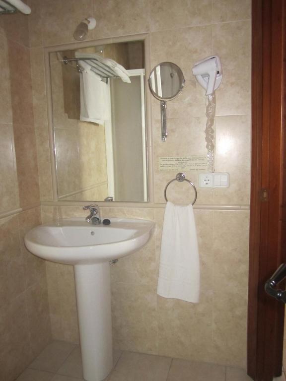 Hostal La Conilena コニル・デ・ラ・フロンテラ 部屋 写真